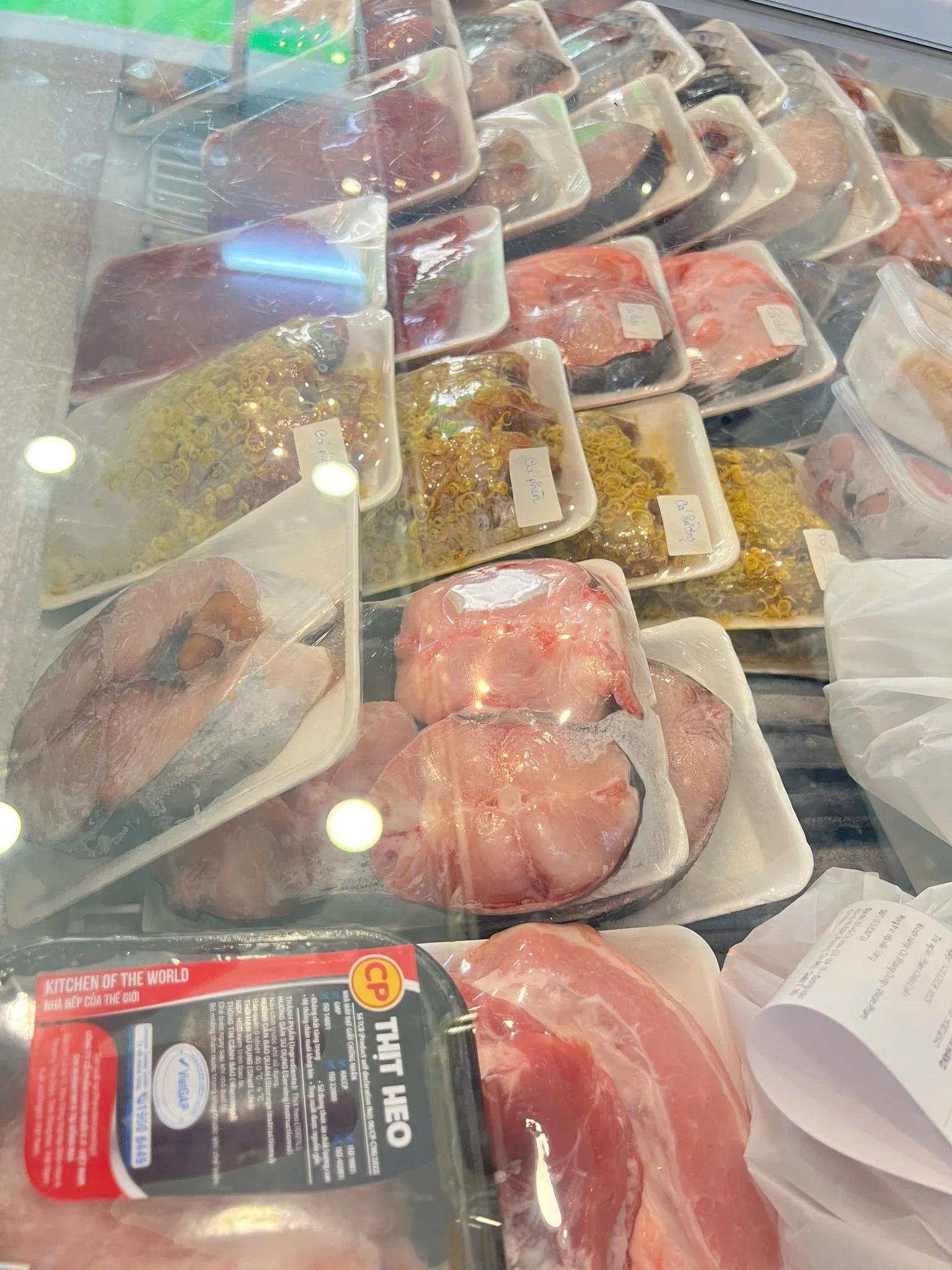 Tủ đông lạnh thịt, cá, hải sản